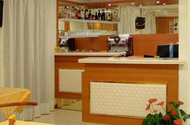 Hotel Gf Cesano Boscone Exterior foto