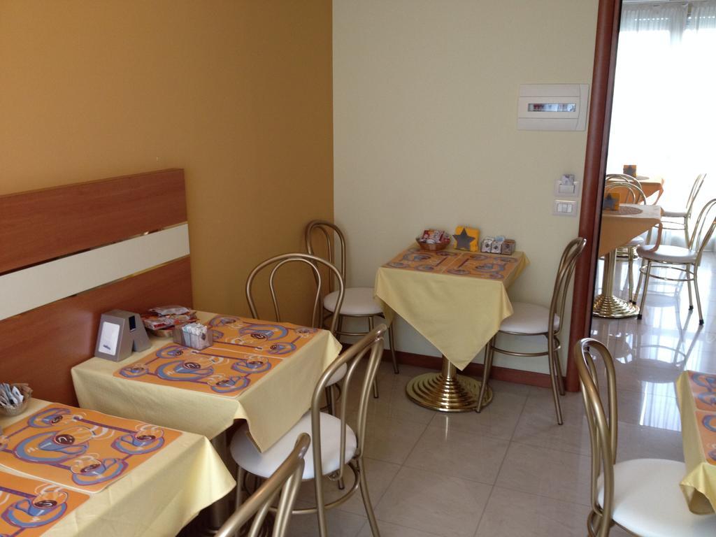 Hotel Gf Cesano Boscone Exterior foto