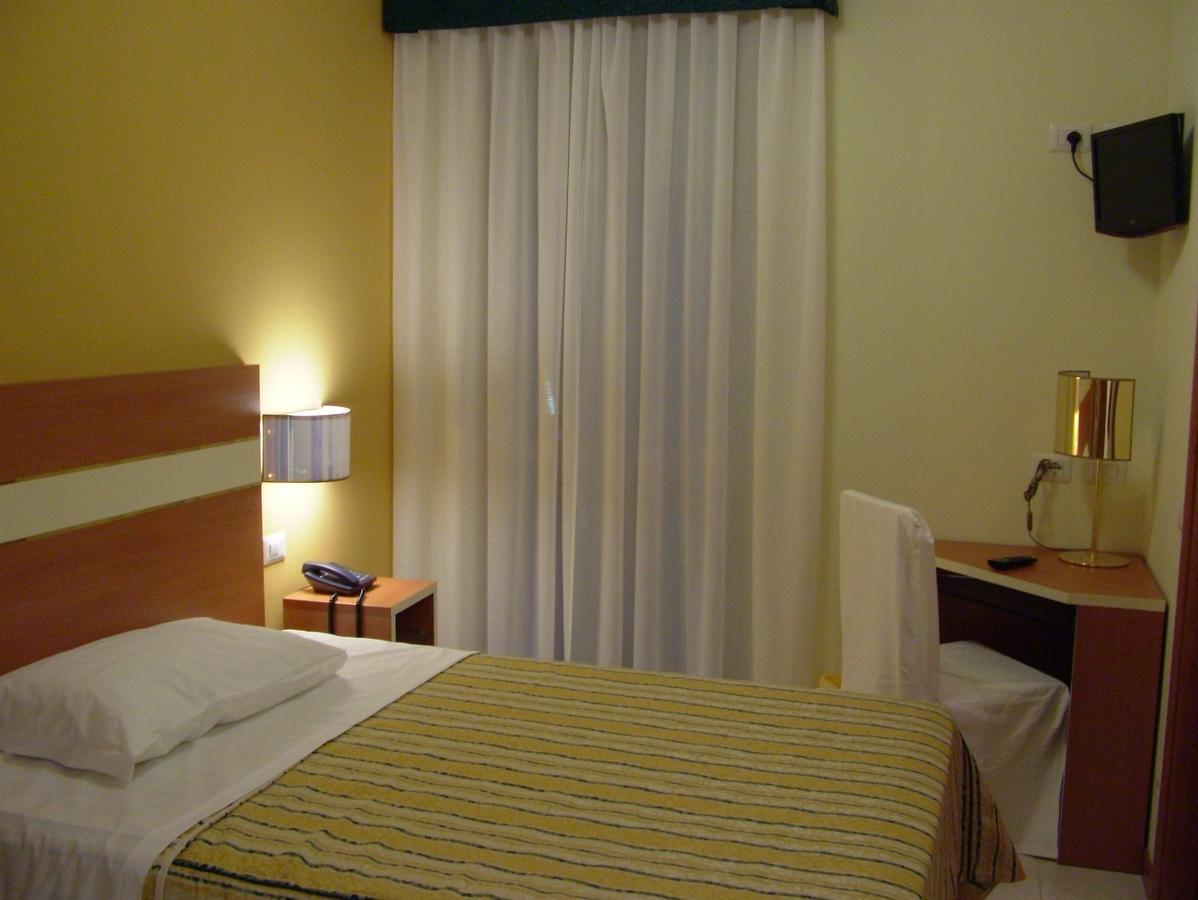 Hotel Gf Cesano Boscone Exterior foto