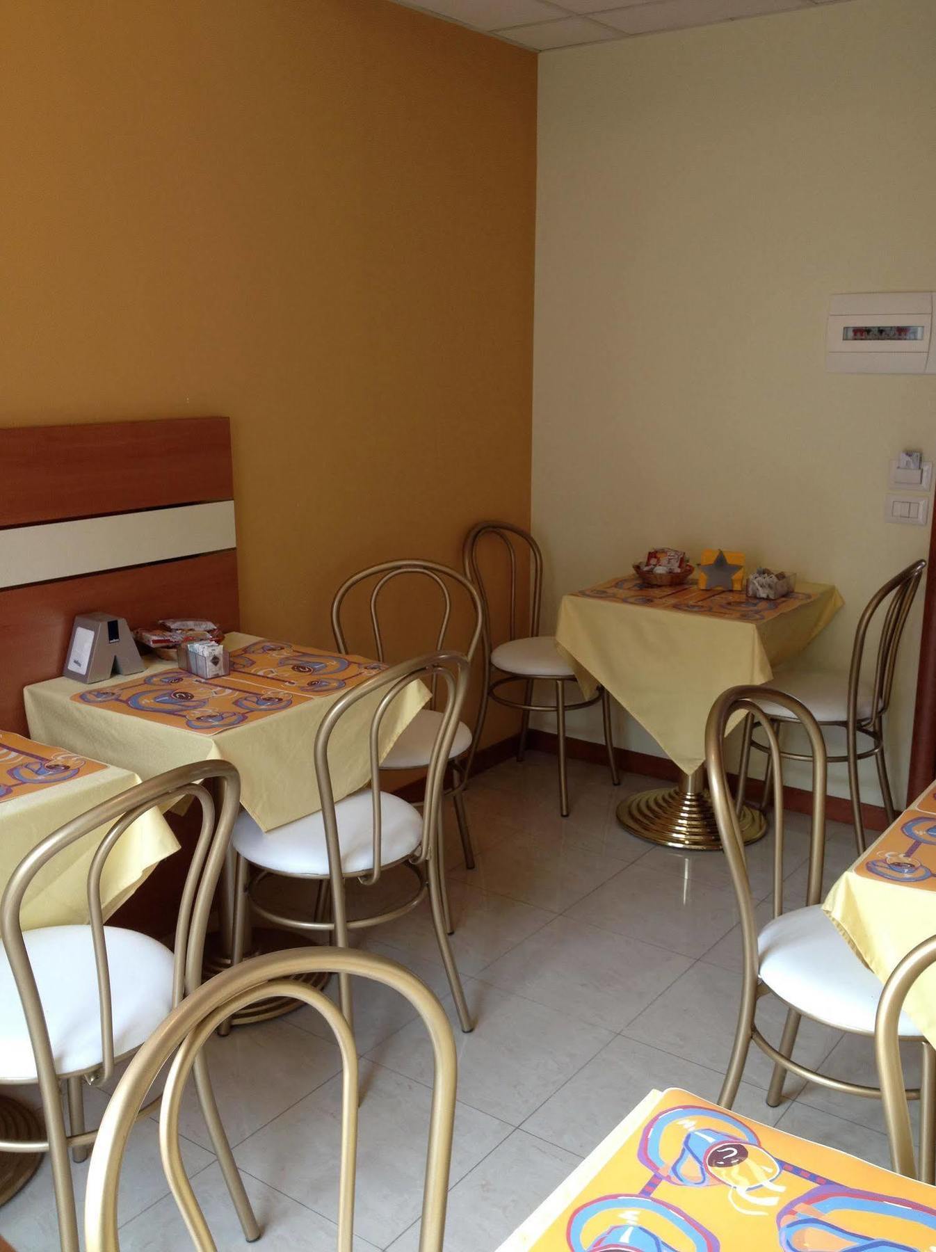 Hotel Gf Cesano Boscone Exterior foto